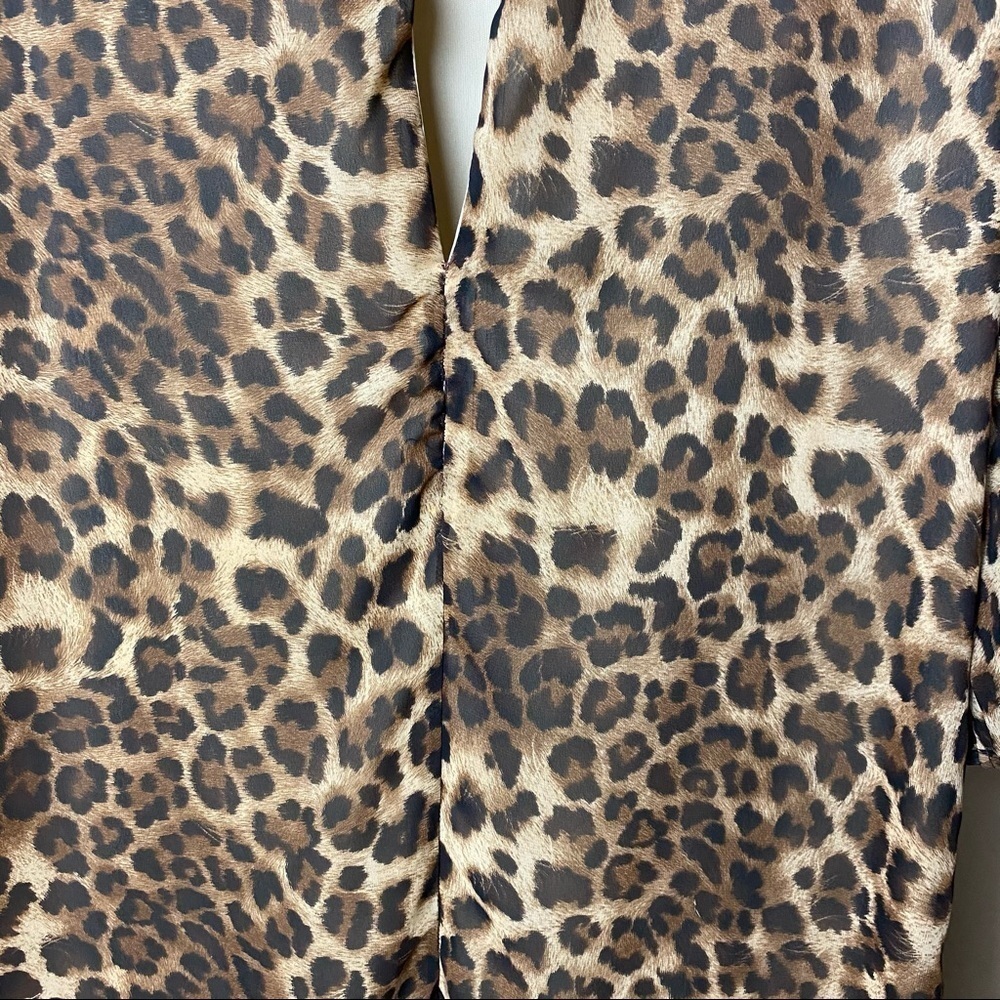 Women’s Medium Leopard Print Scrunched Slit Back Top Animal Print - Picture 5 of 11